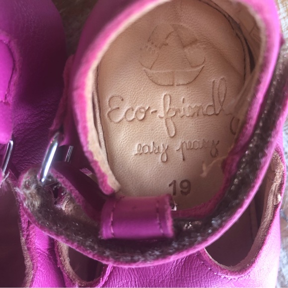 Easy Peasy Lillyp Velcro leather Mary Jane soft soled shoes in “fushia” - Picture 8 of 12